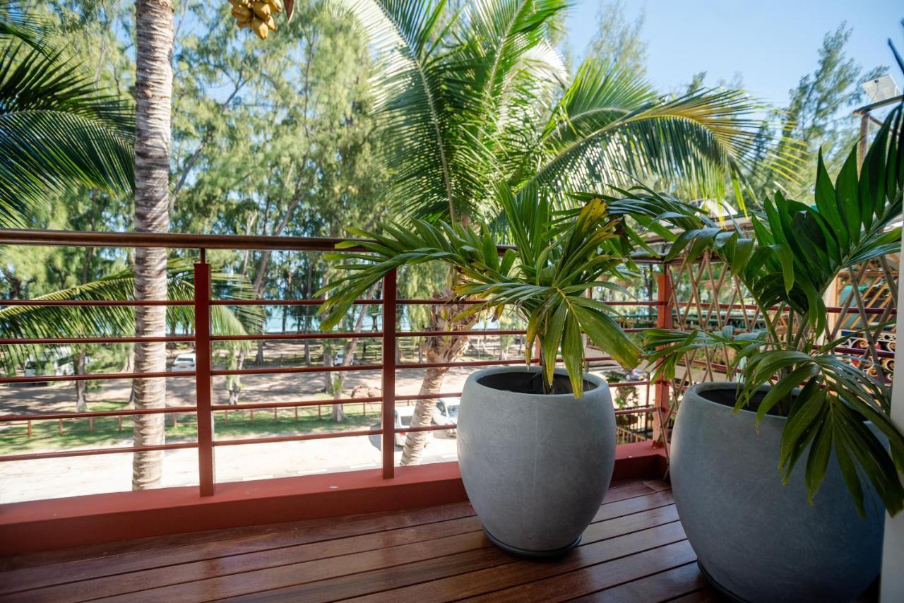 Blue Coral Beachfront Penthouse Flic en Flac Екстер'єр фото